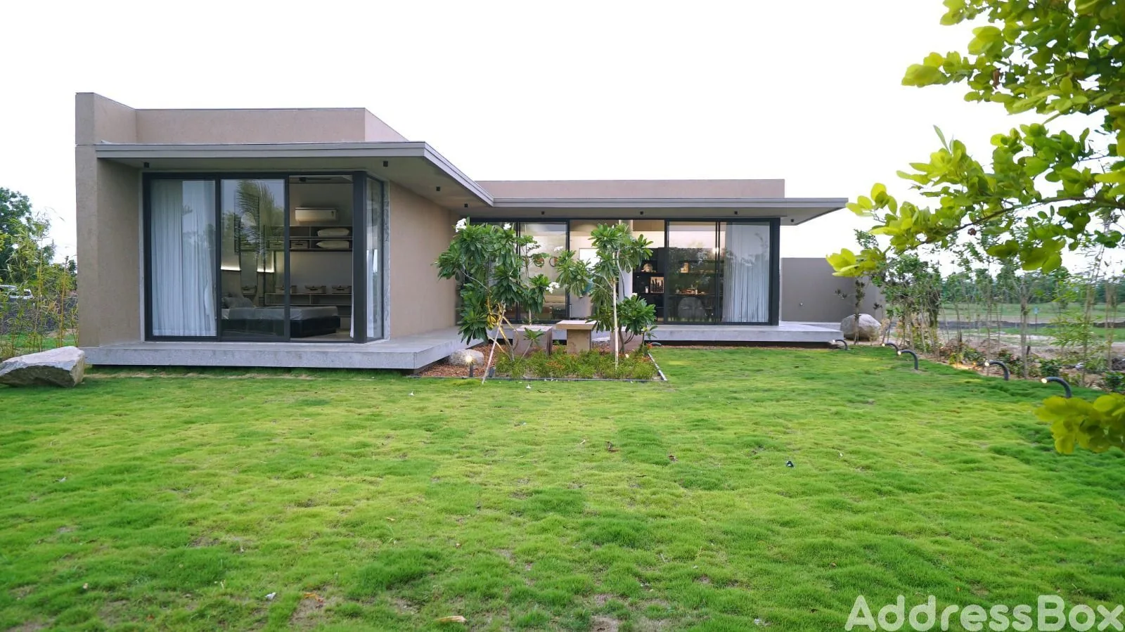 SHADES OF NATURE Exterior