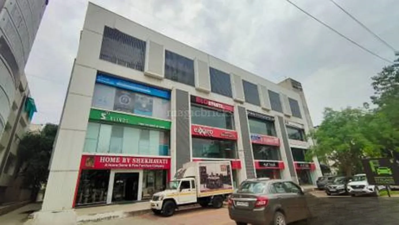 Sarthik Square photo