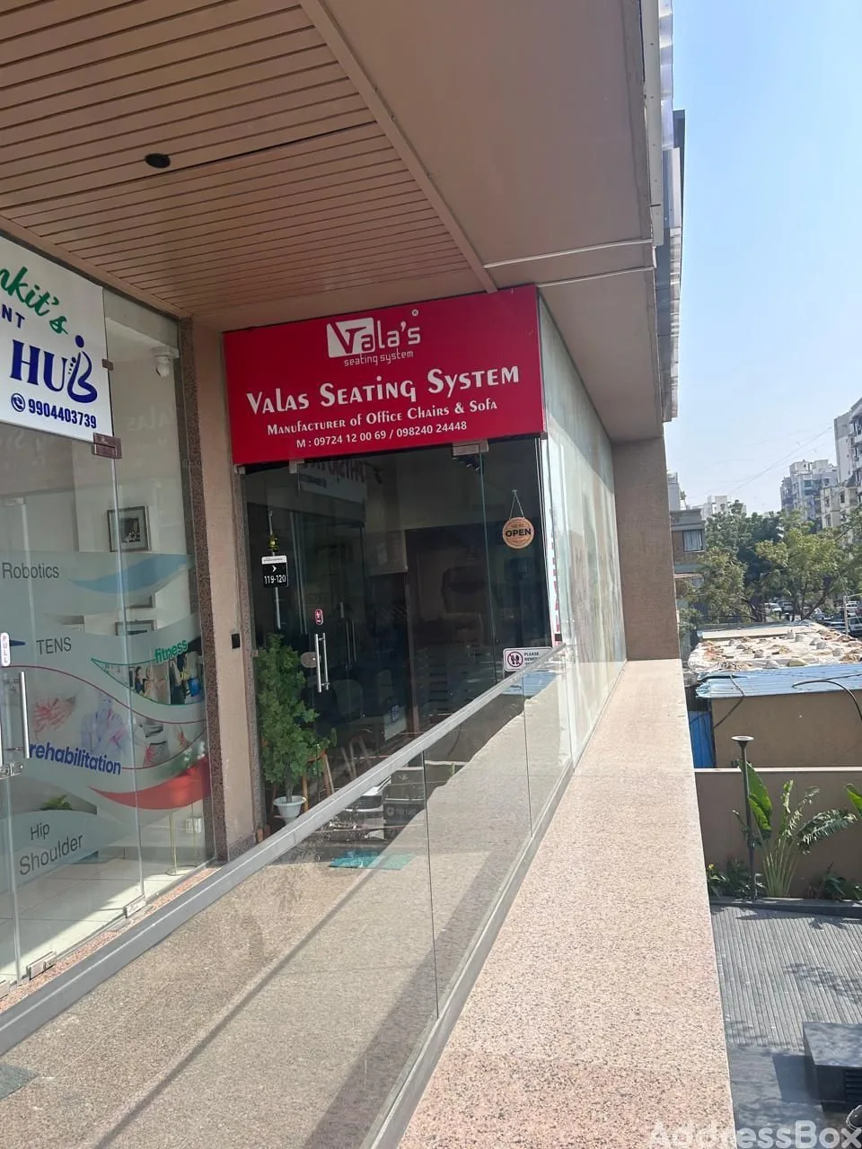 Showroom for sale in Ratnanjali Solitaire, Jodhpur, Ahmedabad